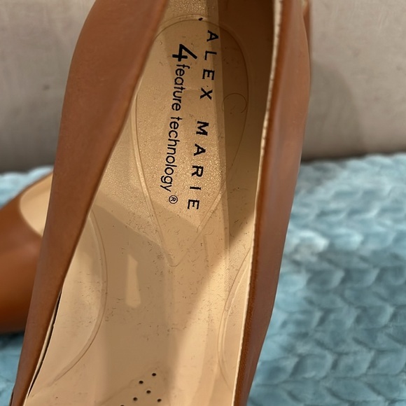 Beautiful camel colored Anne Marie 4flex technology pumps, NEVER WORN - Picture 2 of 5